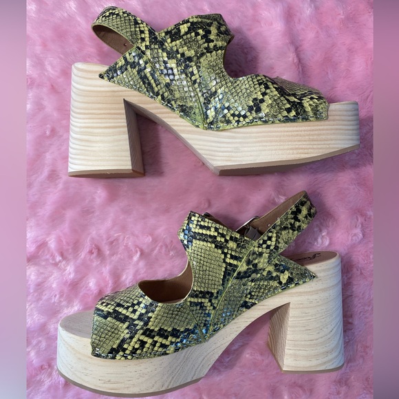 Free People Printed Belems Clog - Picture 6 of 11